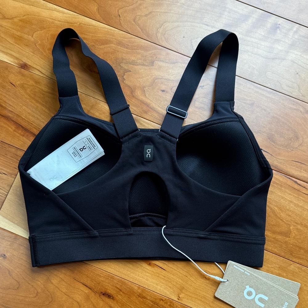 On Running Black Performance Sports Bra with Wide Straps - Picture 4 of 4